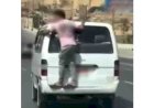 نكشف فيديو قيام سائق بالسماح لراكب بالتعلق بالباب الخلفى للسيارة بالقاهرة
