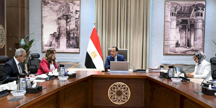 مدبولي يتابع موقف تنفيذ المشروعات الخدمية والتنموية بمحافظة الوادي الجديد