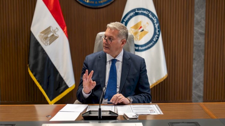 وزير البترول يبحث مع إينوك التوسع في الاستثمارات بمجالات تموين الطائرات