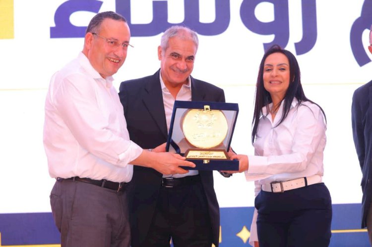 وزيرا التعليم العالي والتضامن الاجتماعي يكرّمان رئيس جامعة أسوان