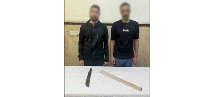 نكشف فيديو قيام عاطلين بالتعدي علي عاطل بمطواه لخلافات الجيرة بالاسكندرية
