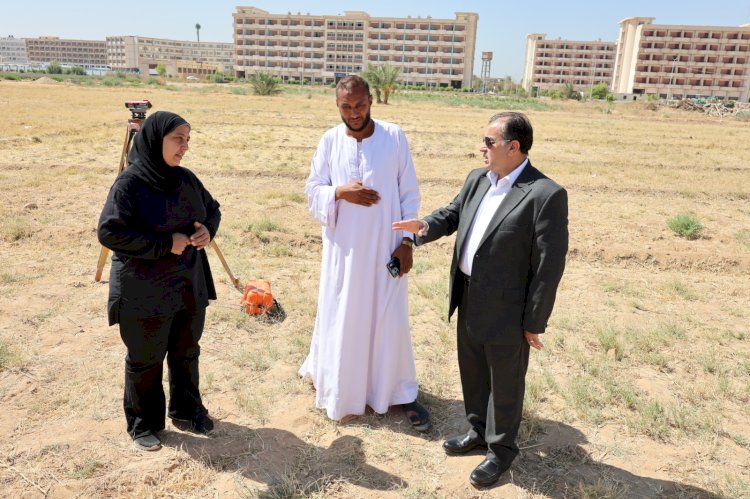 رئيس جامعة قنا يتابع أعمال إنشاء محور مروري جديد بالحرم الجامعي ويشدد على سرعة الإنجاز