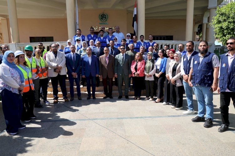 محافظ سوهاج يتفقد حملة التبرع بالدم