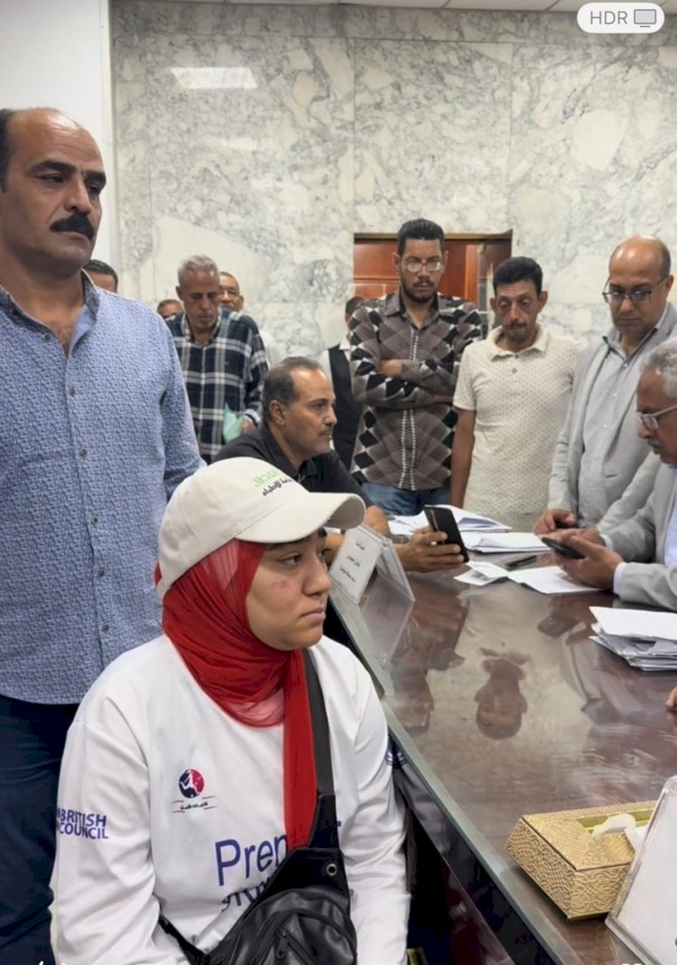 محافظ سوهاج يستجيب لطلب فتاة من ذوي الهمم ويوجه بتوفير مصدر رزق لها