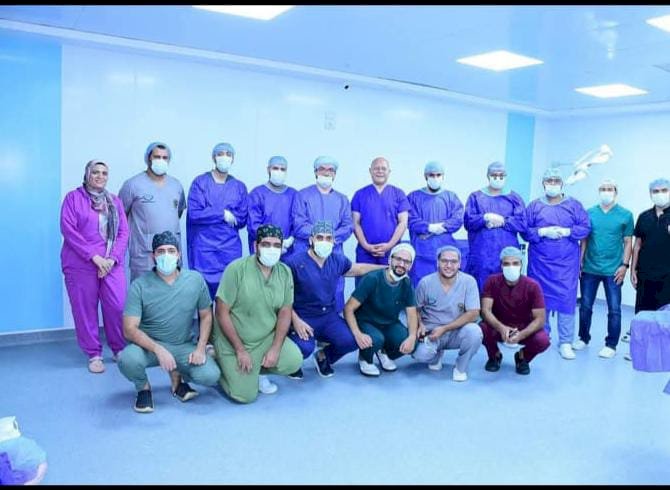 طب سوهاج:جراحة ميكروسكوبية دقيقة تعيد الأمل لطفل أصيب بشلل كامل في الذراع