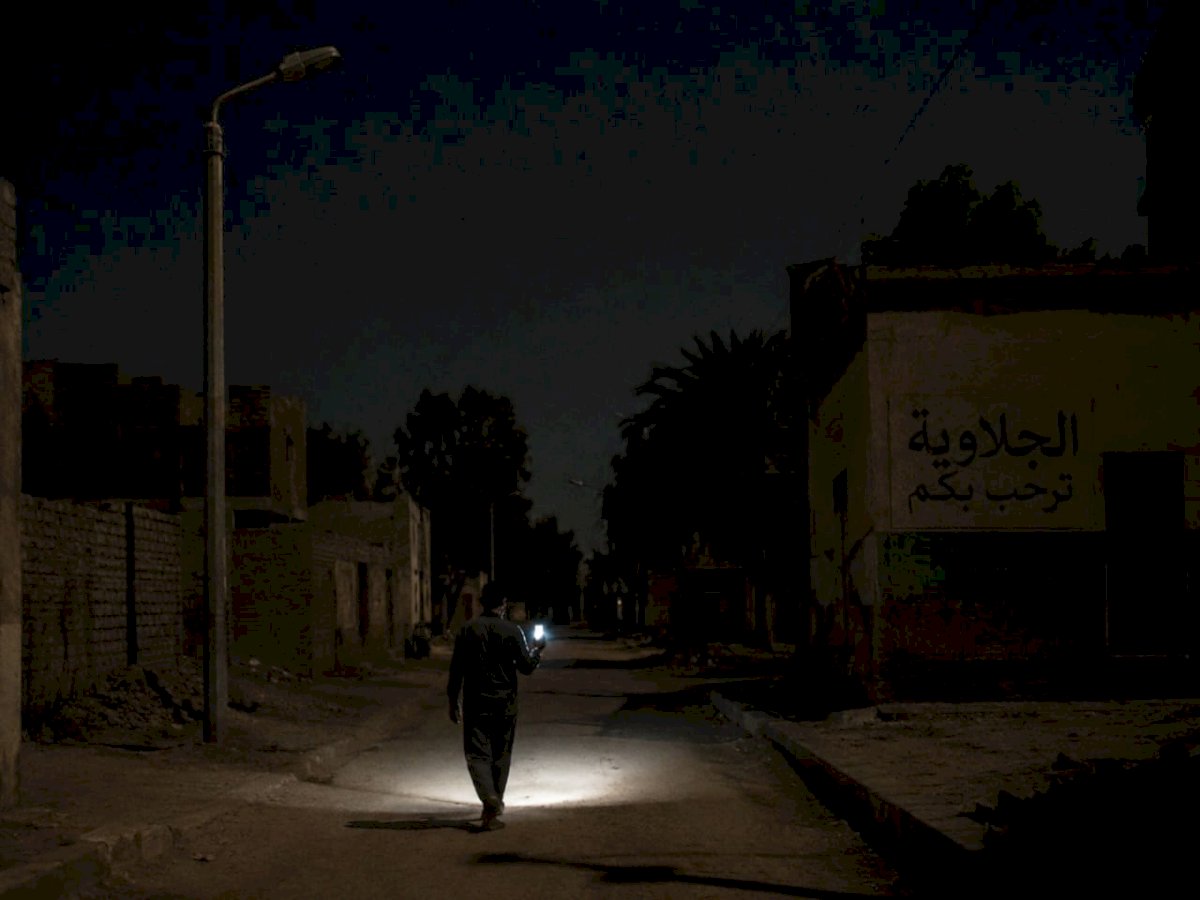 شكاوى أهالي الجلاوية تثير تساؤلات حول مصير أعمدة ولمبات الإنارة