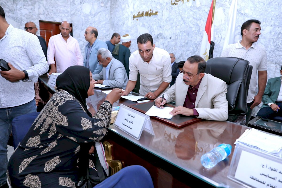 خلال اللقاء الجماهيري الأسبوعي٠٠محافظ سوهاج يؤكد سرعة الاستجابة لشكاوى المواطنين