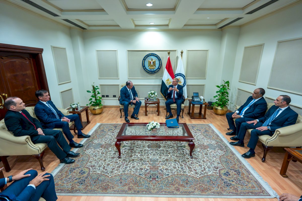 وزير البترول يبحث مع الرئيس التنفيذي لاباتشي خطط الاستكشاف والإنتاج بالصحراء الغربية