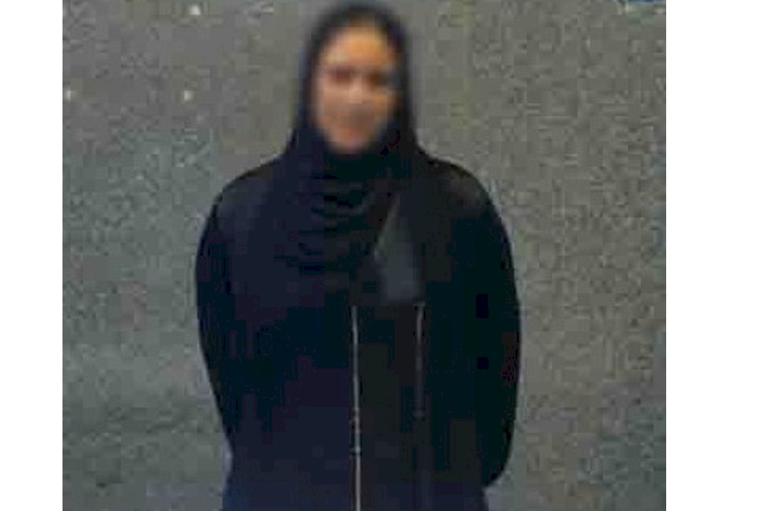 نكشف فيديو قيام  سيدة بمزاولة مهنة منادى سيارات بدون ترخيص بالقاهرة