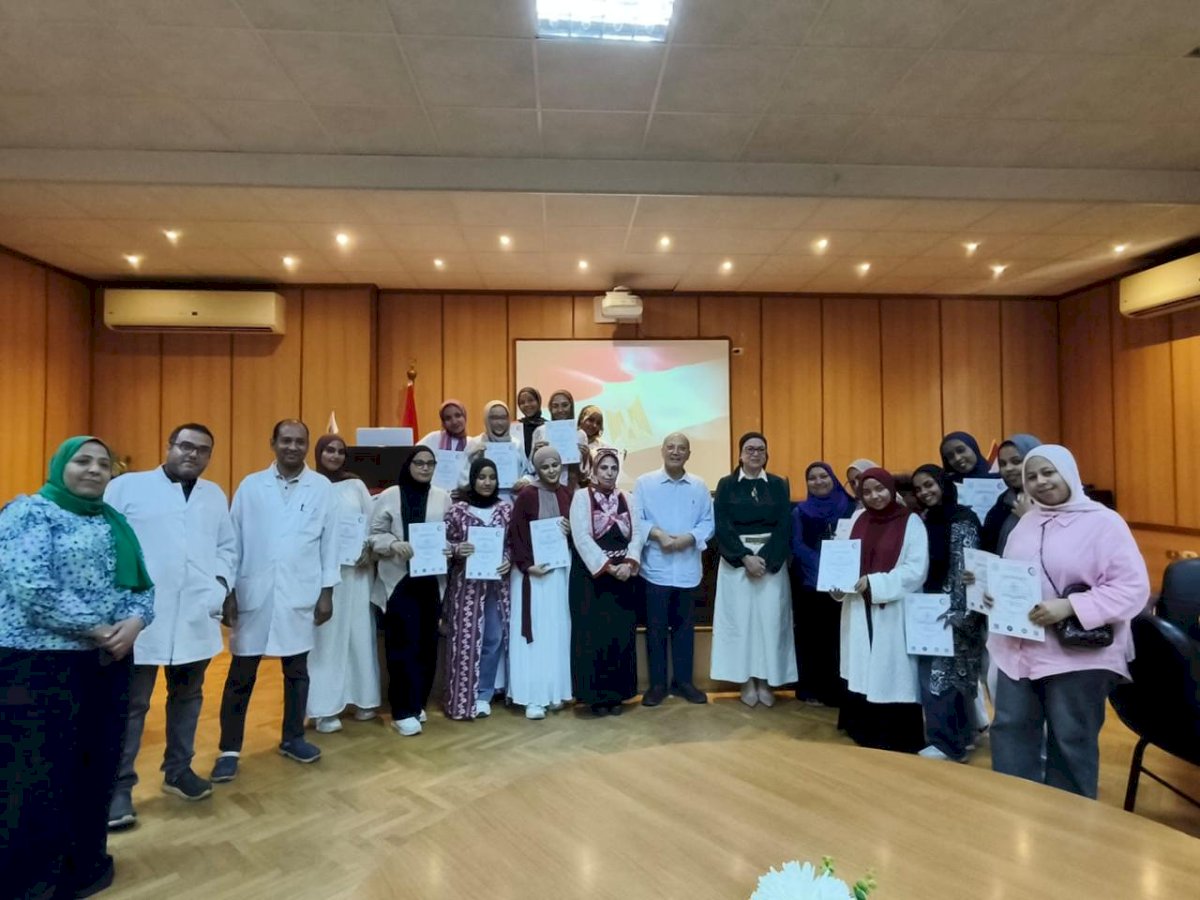"الصحة الحيوانية" يختتم برنامجه التدريبي لـ 32 طالباً من كلية الزراعة بجامعة أسوان