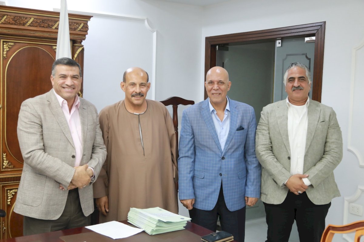 محافظ قنا يبحث مع أعضاء مجلسي النواب والشيوخ سبل تحسين الخدمات