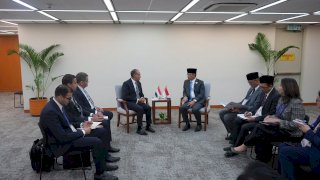 وزير الخارجية يلتقى نظيره الإندونيسي