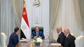 السيسي يجتمع مع رئيس الوزراء ووزير التعليم