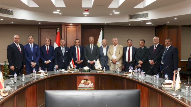 الهيئة البرلمانية لـ حماة الوطن بالجيزة تجتمع مع المحافظ لمناقشة أبرز المشكلات