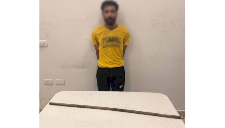 حقيقة فيديو تأديب حلاق والدته بعصا خشبية بالسويس