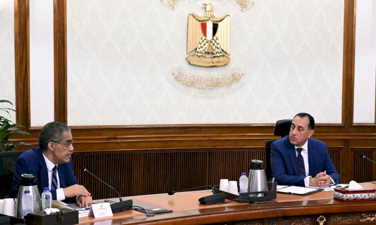 رئيس الوزراء يستعرض مع وزير الدولة للإعلام آليات تنفيذ تكليفات الرئيس
