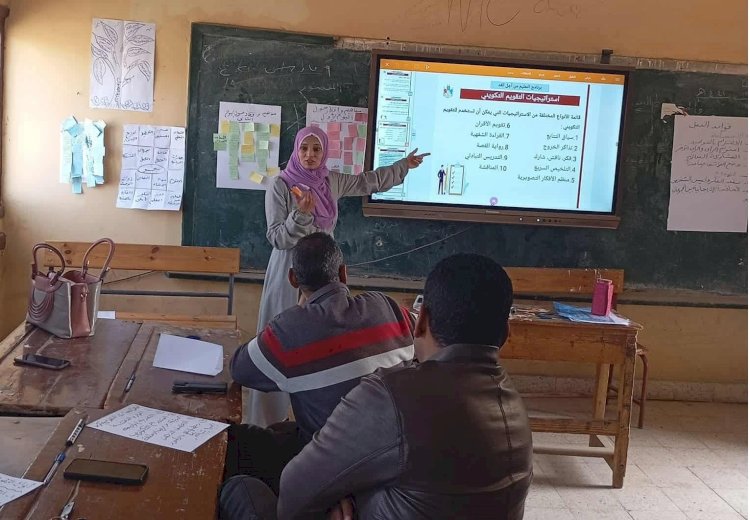 نجاح سعد حسان ابنة قريتى الطويرات والترامسة صورة مشرفة بالتربية والتعليم بقنا