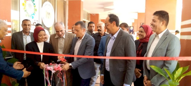 محافظ أسوان ورئيس الجامعة ومدير صندوق مكافحة الإدمان يفتتحون بيت التطوع  بجامعة أسوان