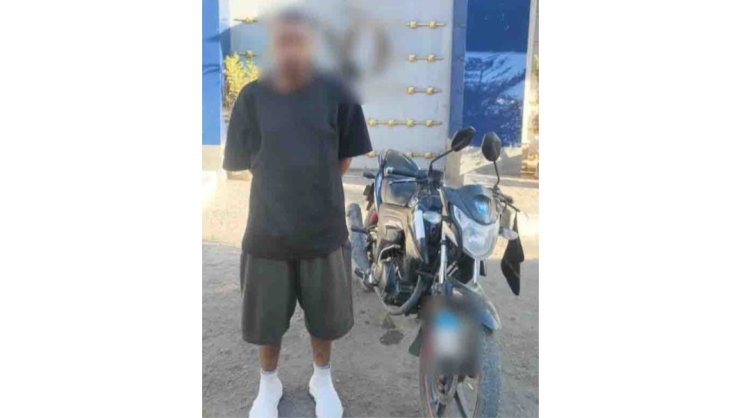 نكشف فيديو قيام قائد دراجة بالتعدى على قائد سيارة بالسب بالإسكندرية