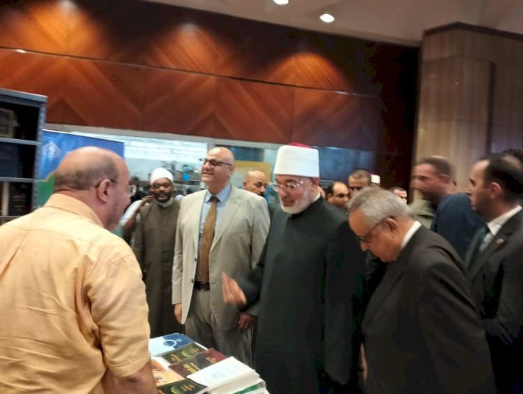 "عياد وعطية" يتفقدان جناح الأعلى للشئون الإسلامية بمعرض مكتبة الإسكندرية الدولي للكتاب