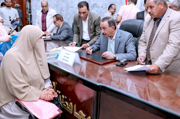 محافظ سوهاج يلتقي المواطنين في اللقاء الجماهيري الأسبوعي