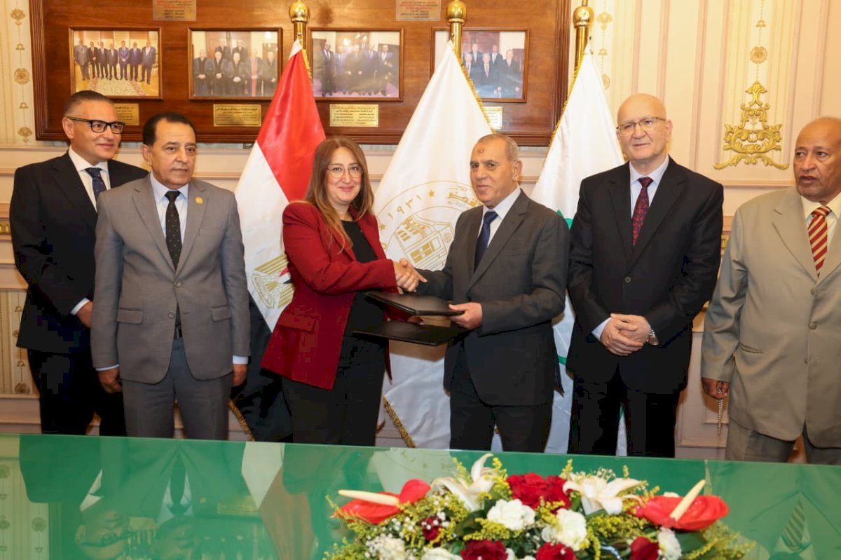 رئيس مجلس القضاء الأعلى يوقّع بروتوكول تعاون مع الهيئة القومية للبريد