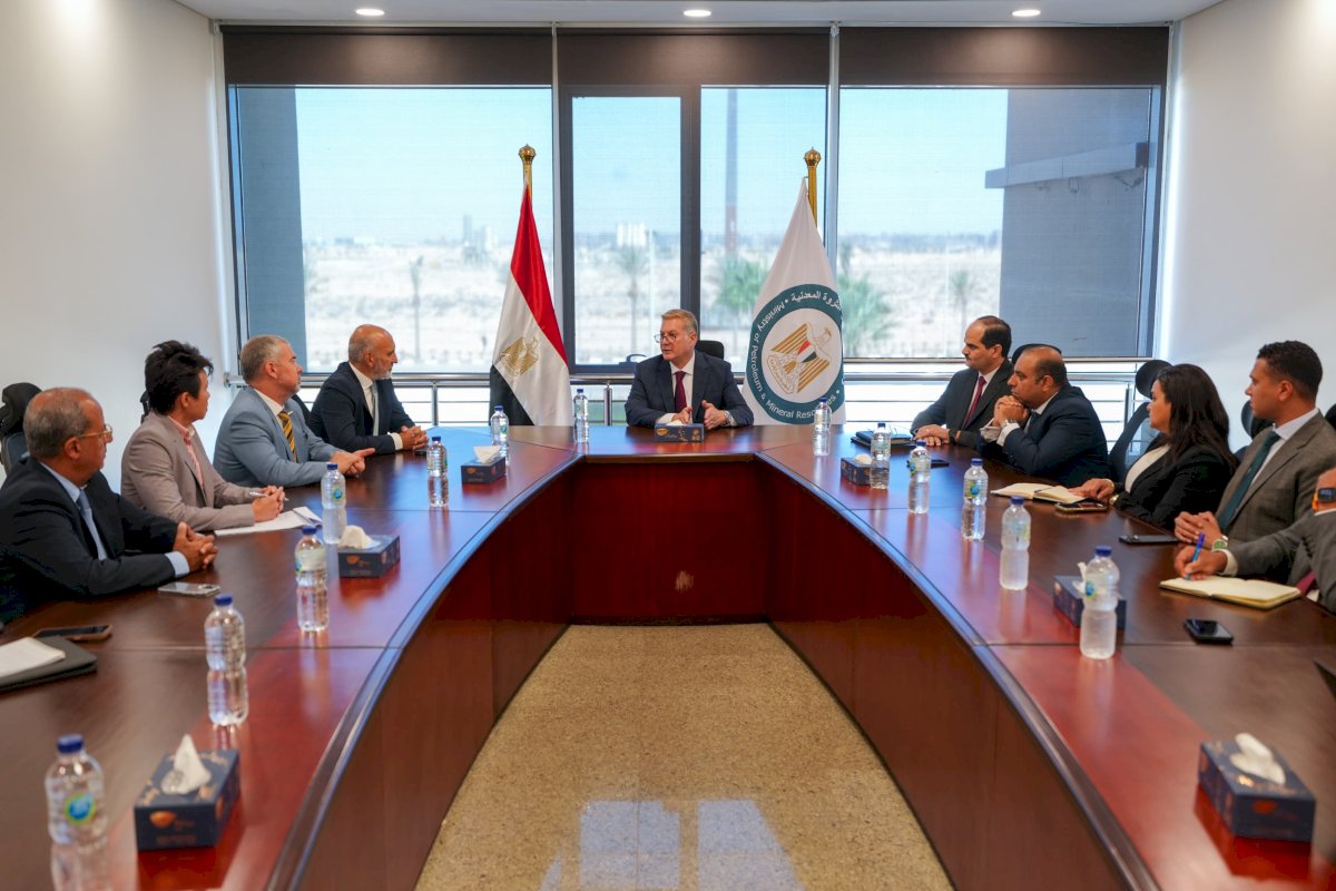 وزير البترول يبحث مع موبيل العالمية ربط اكتشافات الشركة في قبرص بالبنية التحتية المصرية