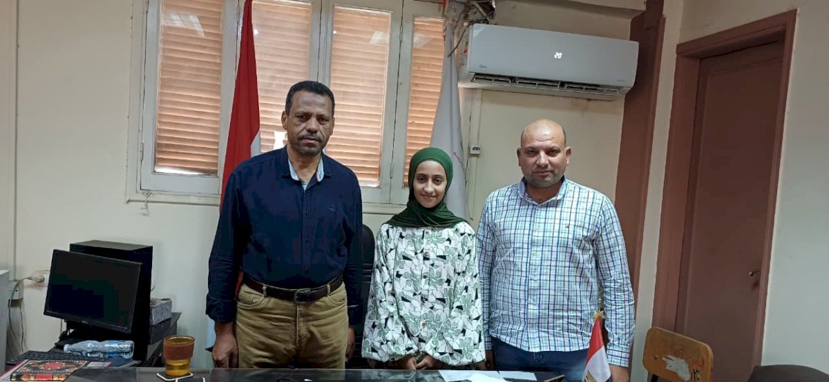 عبدالواحد يستقبل شهد عبدالعليم الحاصلة على المركز الأول بمحافظة قنا في البرمجة