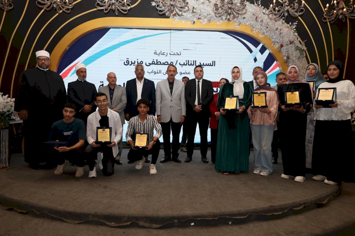 محافظ سوهاج يشهد حفل تكريم 45 من أوائل الثانوية العامة والأزهرية بالمحافظة