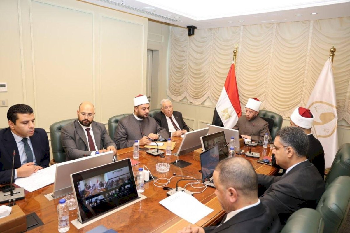 وزير الأوقاف يرأس اجتماع مجلس أمناء جامعة «نور-مبارك»