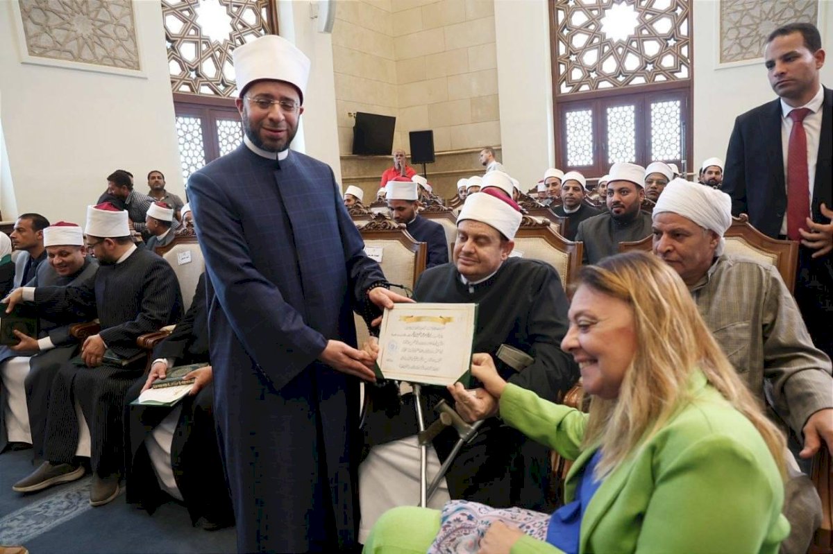 وزير الأوقاف يكرم عددًا من أبناء الوزارة من ذوي الهمم