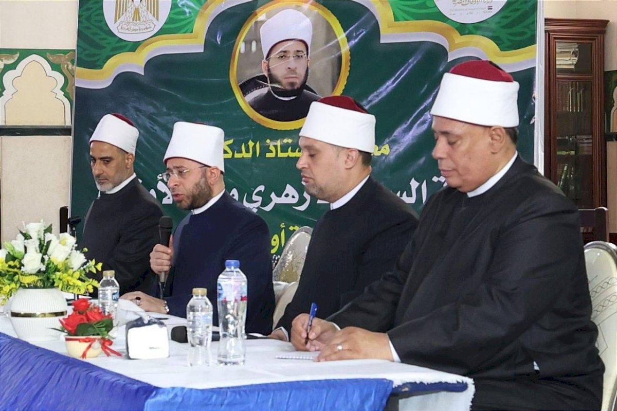 وزير الأوقاف يعقد اجتماعًا مع أئمة أوقاف الجيزة لبحث تطوير العمل الدعوي والارتقاء بالأداء