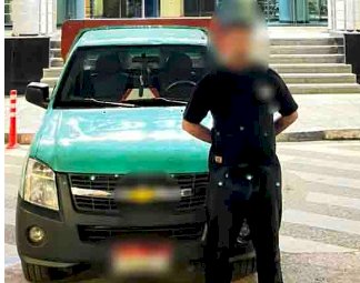 نكشف فيديو قيام قائد سائق السماح للأطفال بالجلوس أعلى الصندوق الخلفى للسيارة بالجيزة