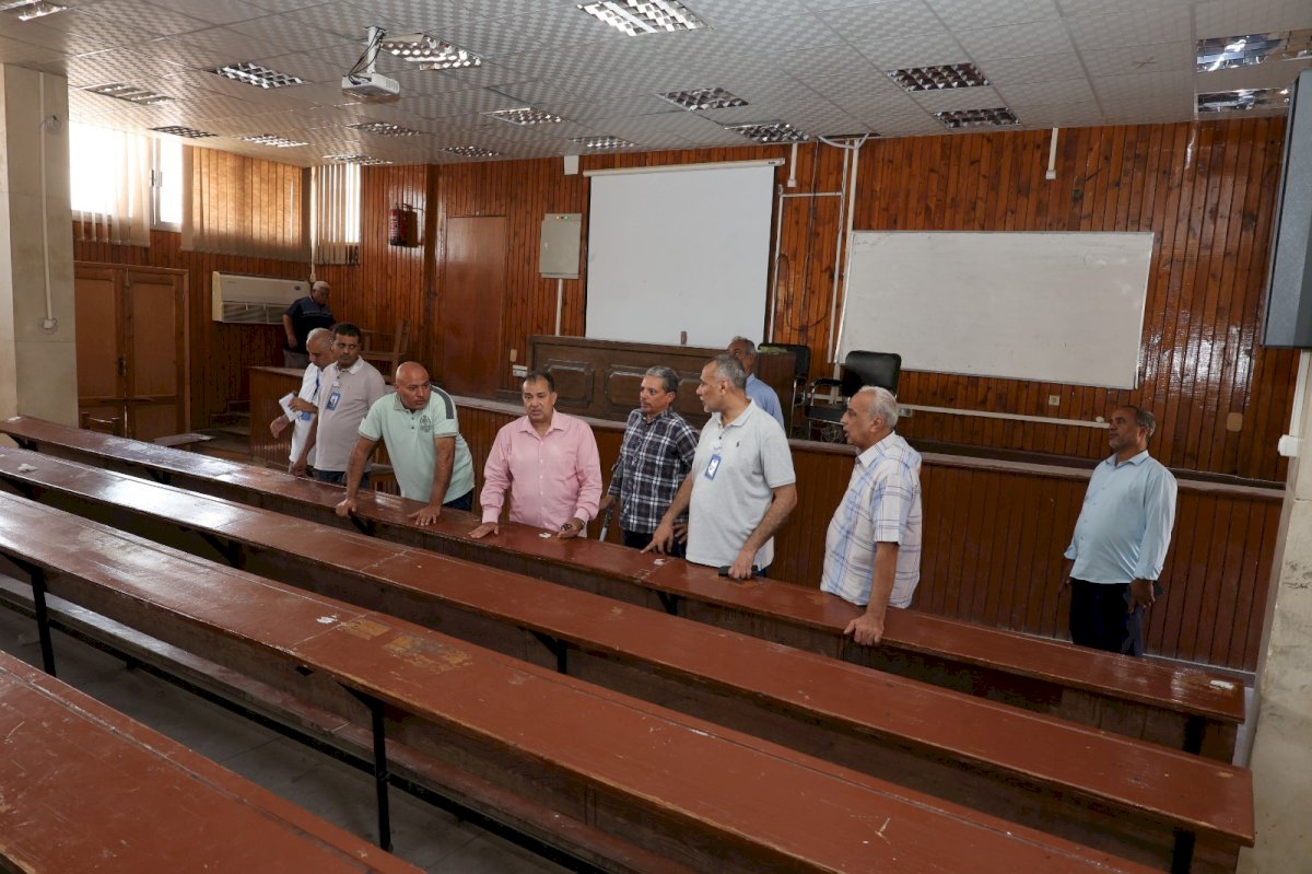 رئيس جامعة قنا يتفقد جاهزية القاعات الدراسية استعدادًا للعام الجامعي الجديد