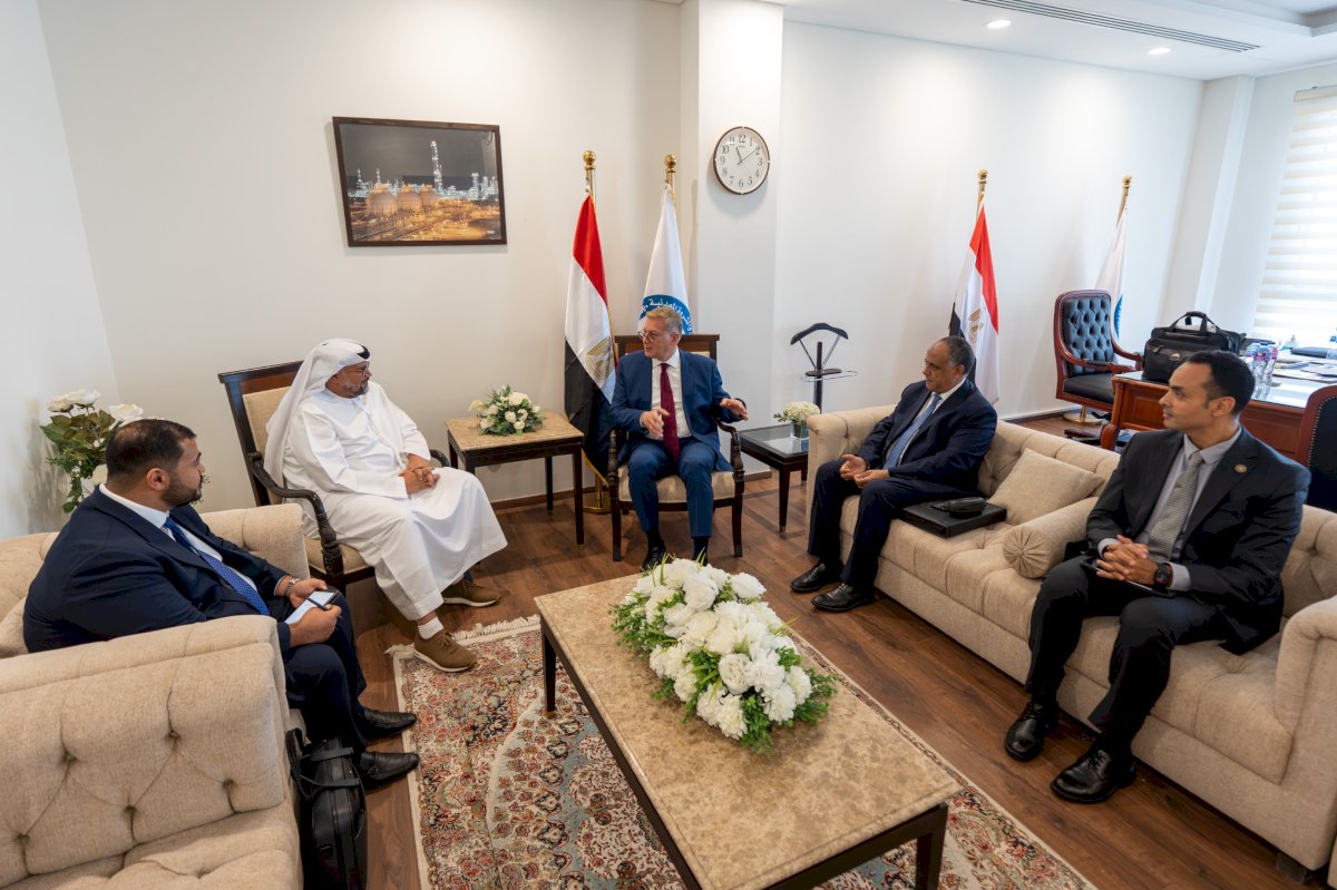 وزير البترول يبحث مع «أدنوك للحفر» زيادة إنتاج البترول والغاز في مصر