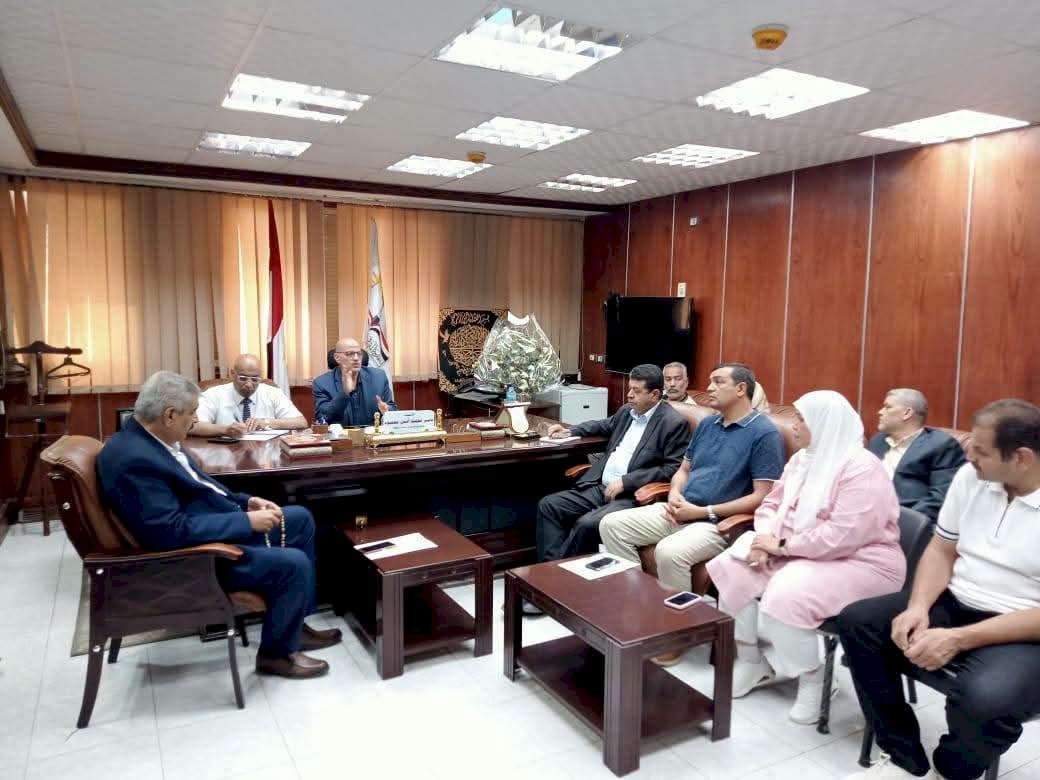 "ياسر أنس" يدق جرس الاستعداد.. اجتماع موسع لوضع اللمسات الأخيرة للعام الدراسي الجديد