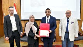 نائب محافظ قنا يشهد تسليم شهادات تخرج برنامج الطاقة المتجددة