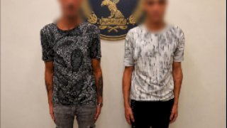 نكشف  فيديو قيام عاطلين  بسرقة مستلزمات من إحدى السيارات بالإسكندرية