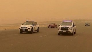 احذر: غلق طريق (مطروح / سيوة) من الإتجاهين بسبب رياح محملة بالاتربة