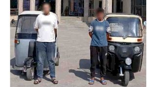 اتخاذ اجراءات قانونية ضد سائقي "توك توك" لقيامهما بأداء حركات إستعراضية بالغربية