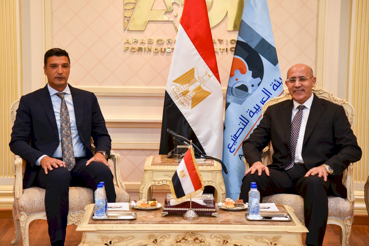 رئيس الهيئة العربية للتصنيع ووزير الصناعة يبحثان تعزيز الاستفادة من القدرات التصنيعية