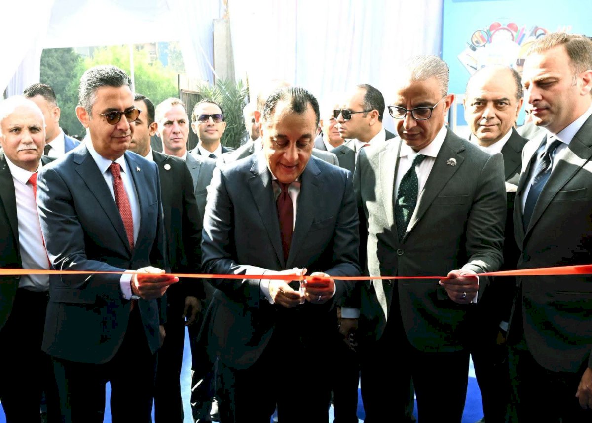 رئيس الوزراء يفتتح المعرض الرئيسي لـ "أهلًا مدارس" بالجيزة