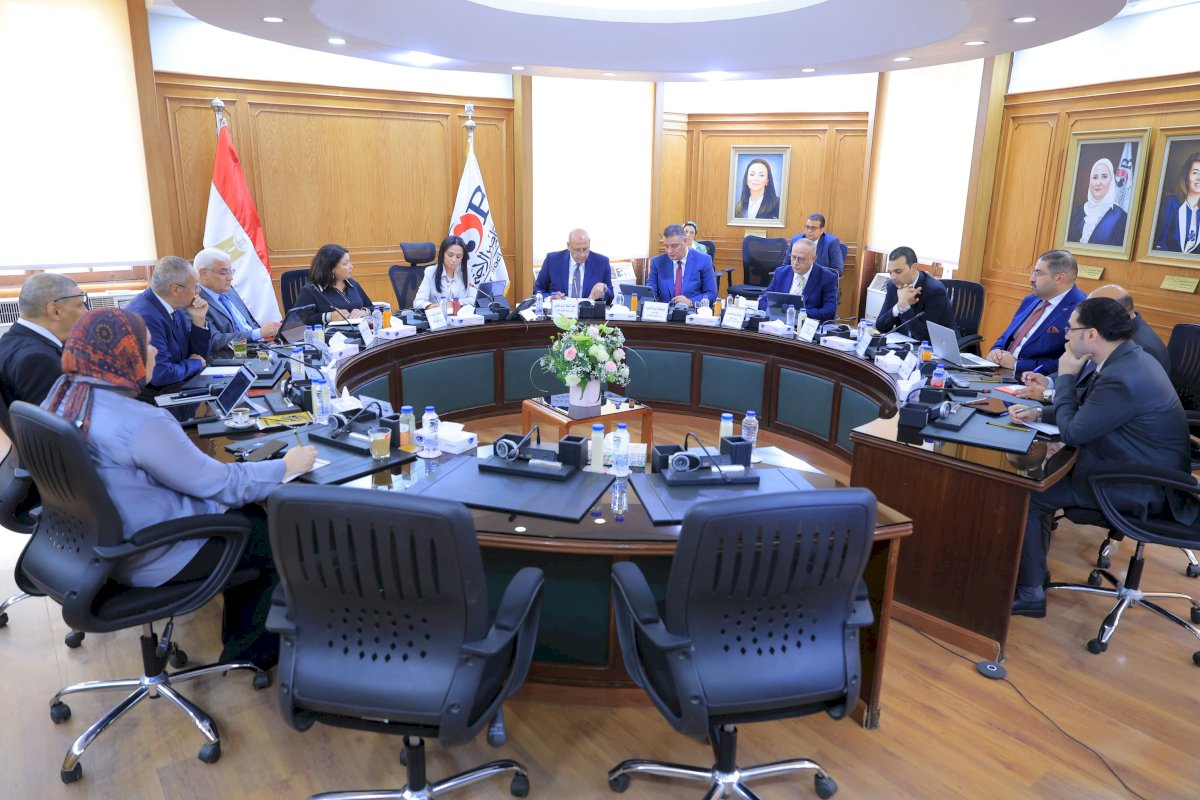 وزيرة التضامن ترأس مجلس إدارة بنك ناصر الاجتماعي .. وتناقش ملفات الأداء