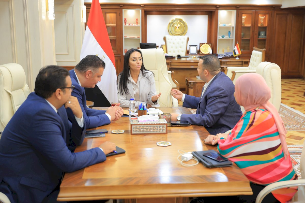 وزيرة التضامن تلتقي عددًا من النواب لمناقشة ملفات الوزارة واستعراض طلباتهم