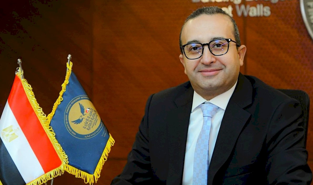 تجديد تعيين د. محمد عبدالعزيز مساعدًا لرئيس الهيئة العامة للرقابة المالية