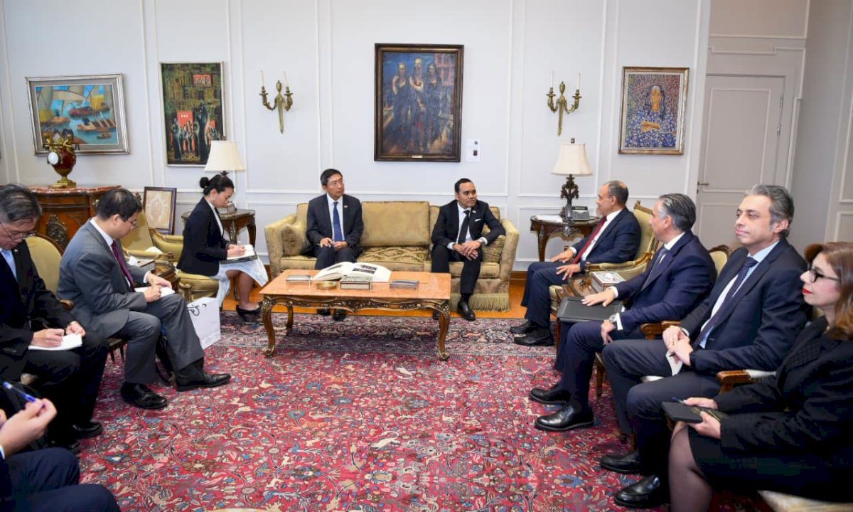 وزير الخارجية يستقبل وزير الدولة السنغافوري للشئون الخارجية والداخلية