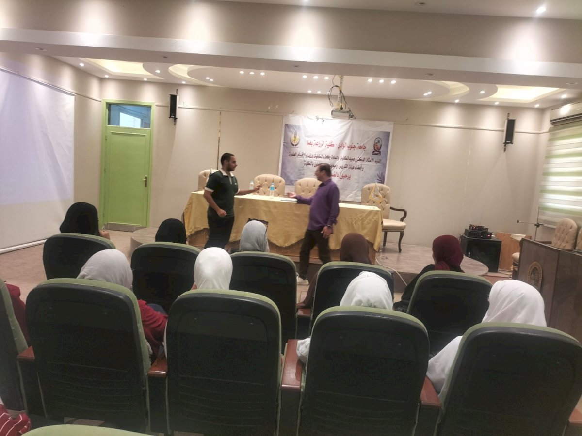 جامعة قنا تشارك في فعاليات مشروع مسرح المواجهة والتجوال