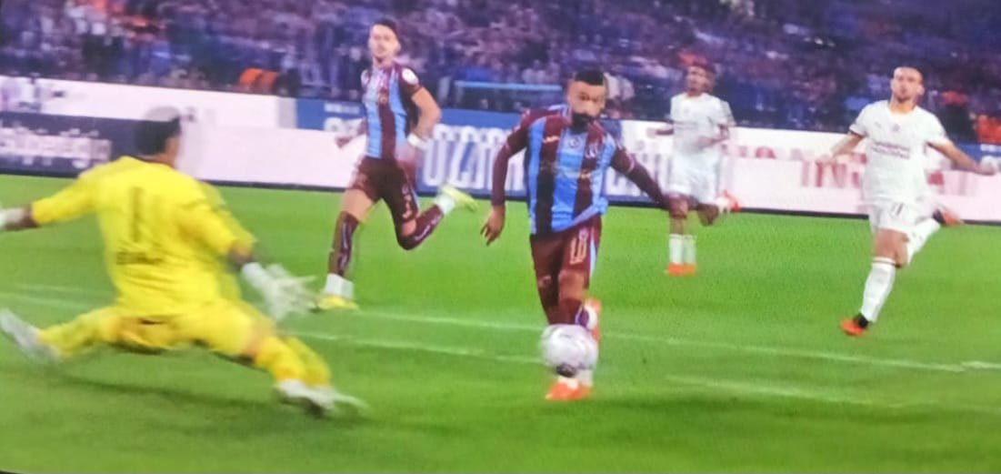 طرابزون يفوز على جالاتا سراى  ومحمد صلاح (هاتريك)