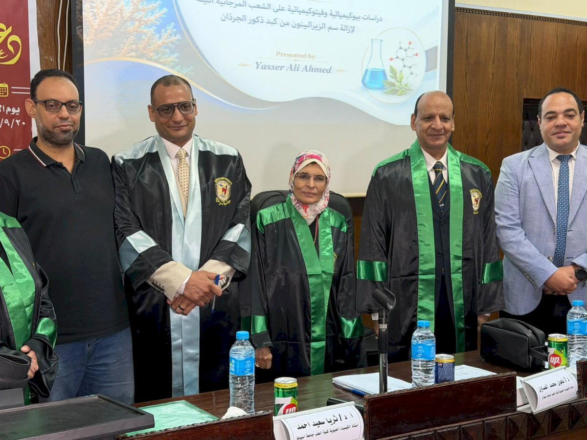 الباحث ياسر علي احمد يحصل علي الدكتوراه من  كليه العلوم بجامعه سوهاج