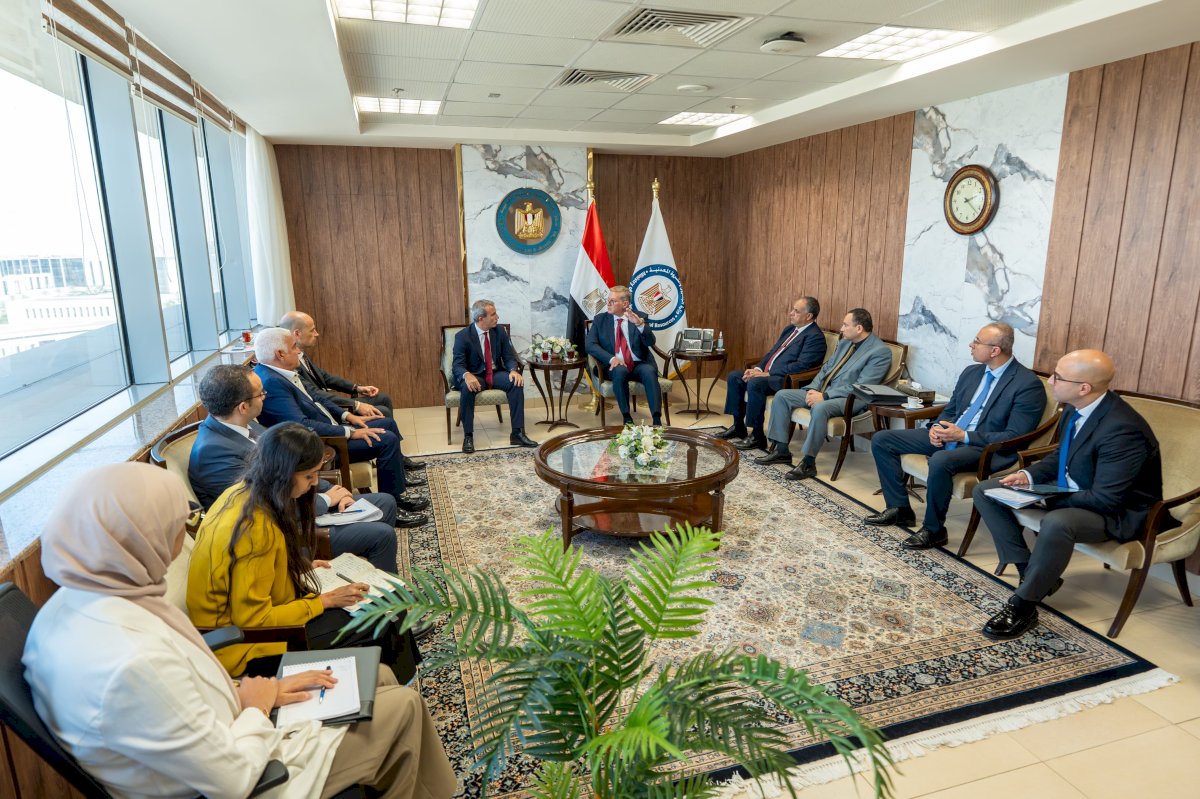 وزير البترول يبحث مع وفد «إيني» الإيطالية تنمية الاكتشافات الجديدة وزيادة الإنتاج